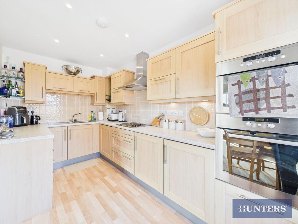 Property photo 3 of 12 Kitchen