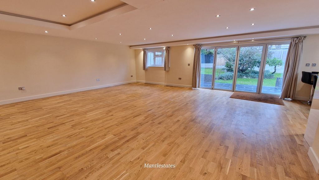 Property photo 3 of 26 Gallery