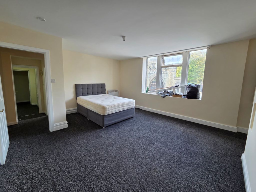 Property photo 1 of 9 Flat 1, 204-206 Keighley Road, Bd9 4Jn