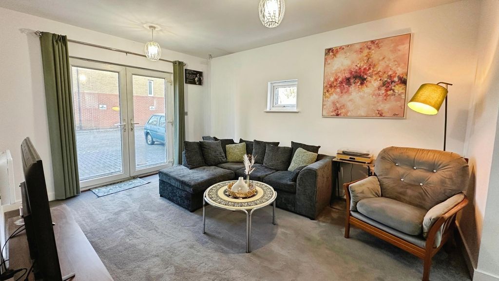 Property photo 2 of 10 Pbox-Img.Jpg