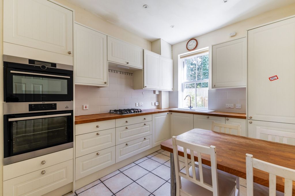 Property photo 2 of 12 Lawson Way