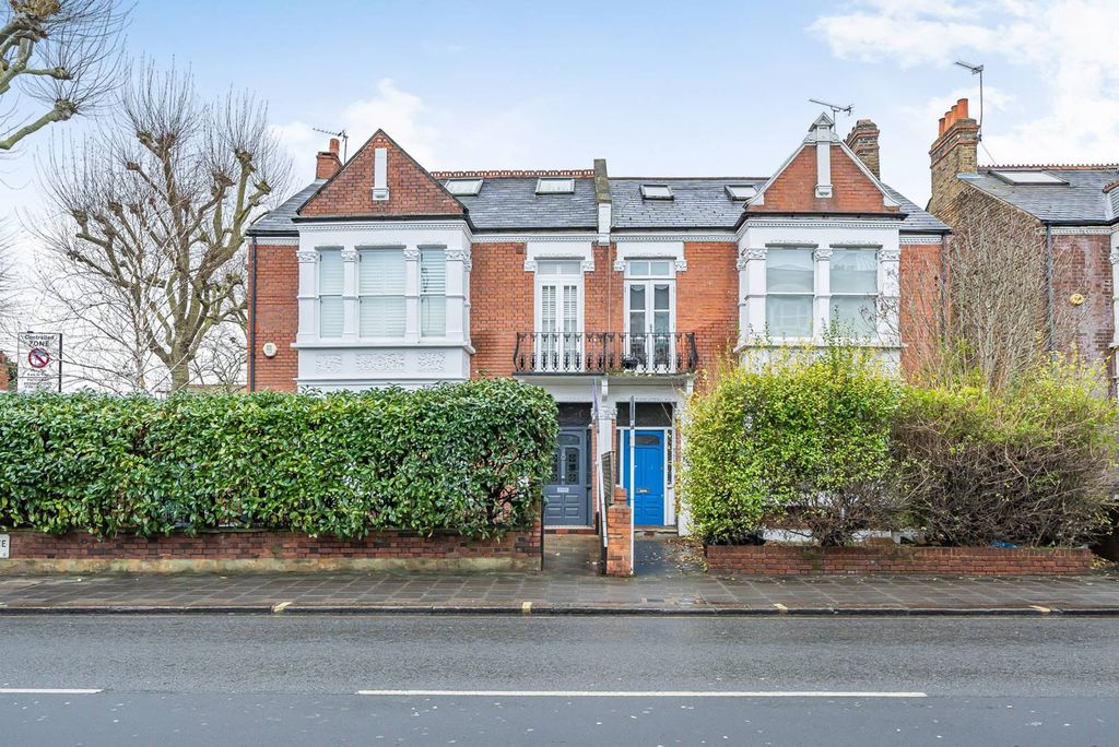 Property photo 2 of 23