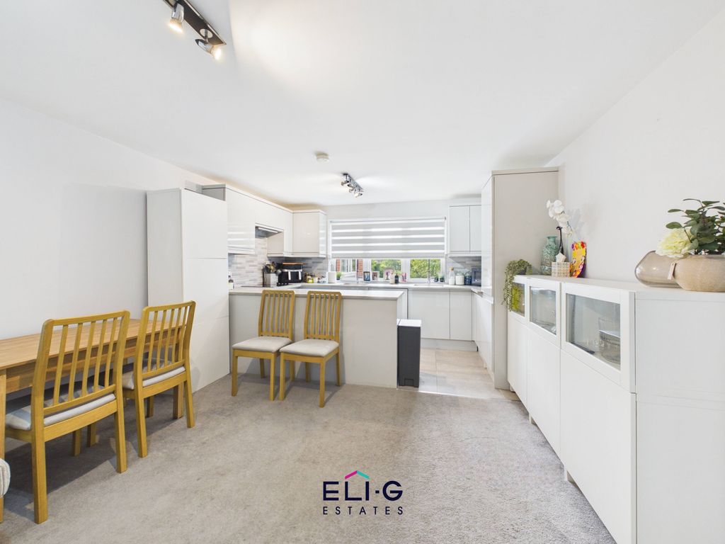 Property photo 3 of 12 Gallery