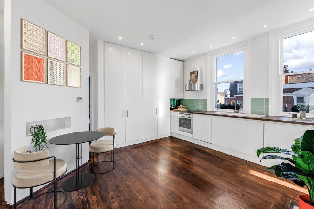 Property photo 2 of 11 Picture No. 15