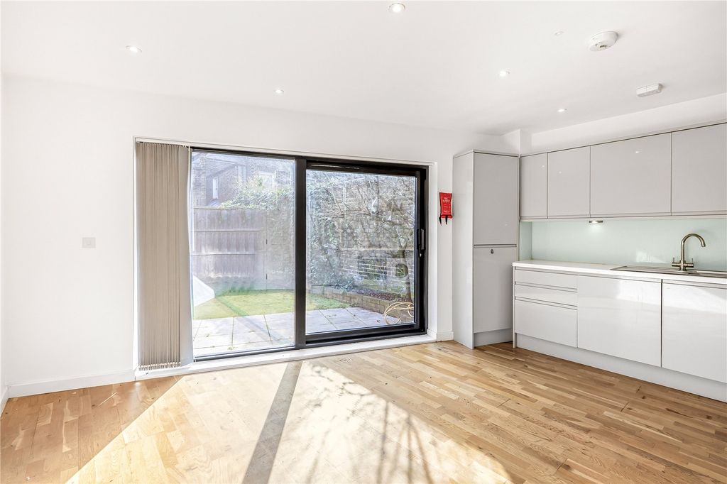 Property photo 2 of 10 Picture No. 07