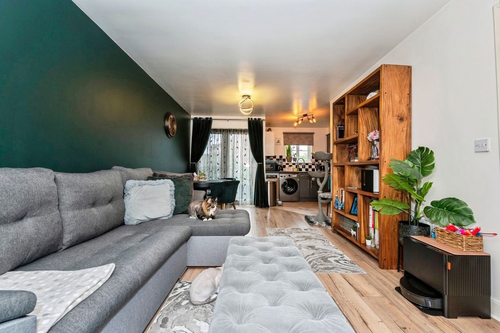 Property photo 3 of 19 Pbox-Img.Jpg