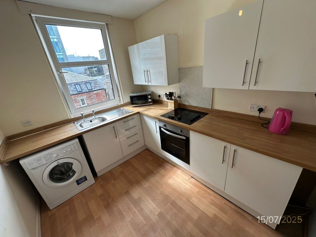 Property photo 2 of 7 Kitchen