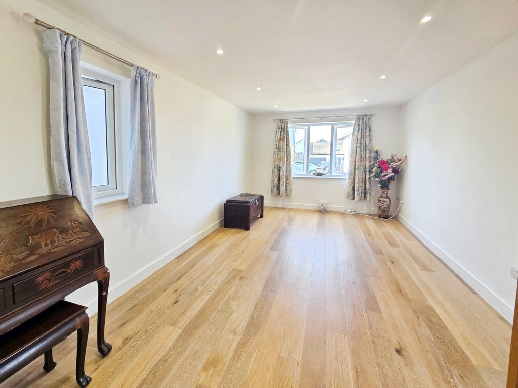 Property photo 2 of 21 Picture No. 27