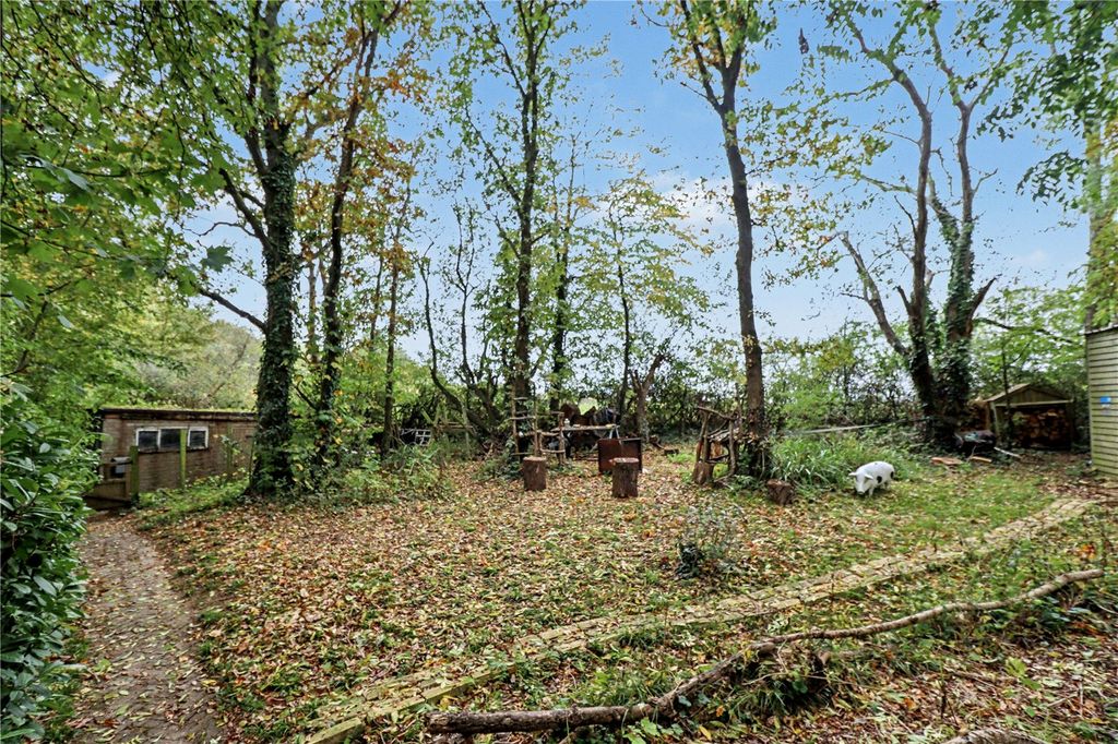 Property photo 3 of 17 Woods