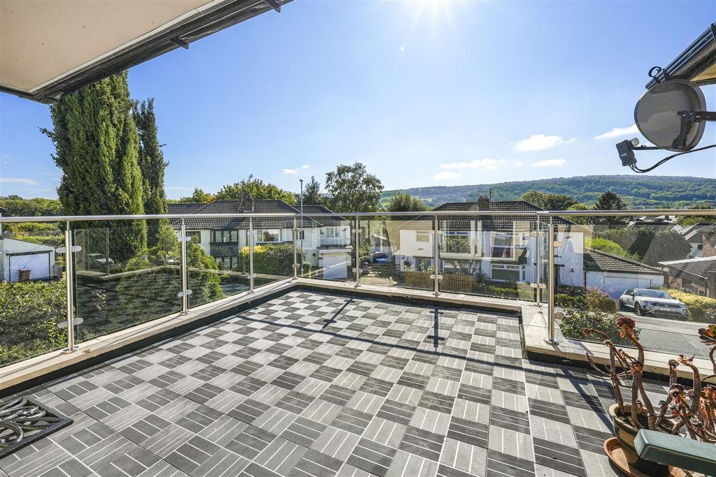Property photo 2 of 24 Roof Terrace