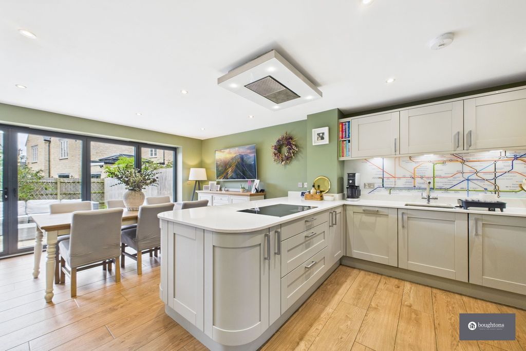 Property photo 3 of 31