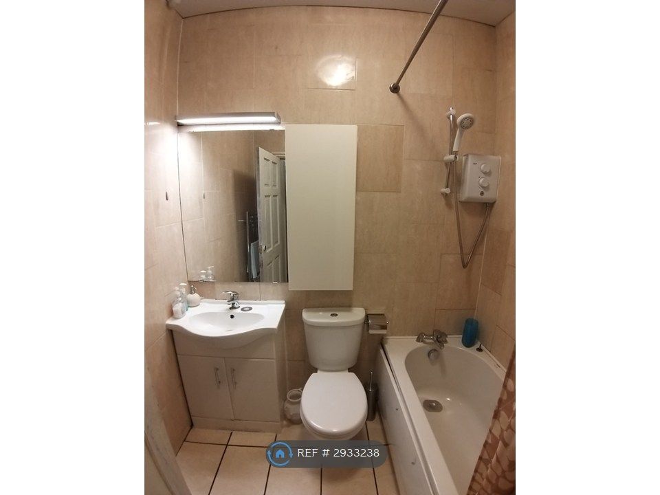 Property photo 2 of 6 Bathroom