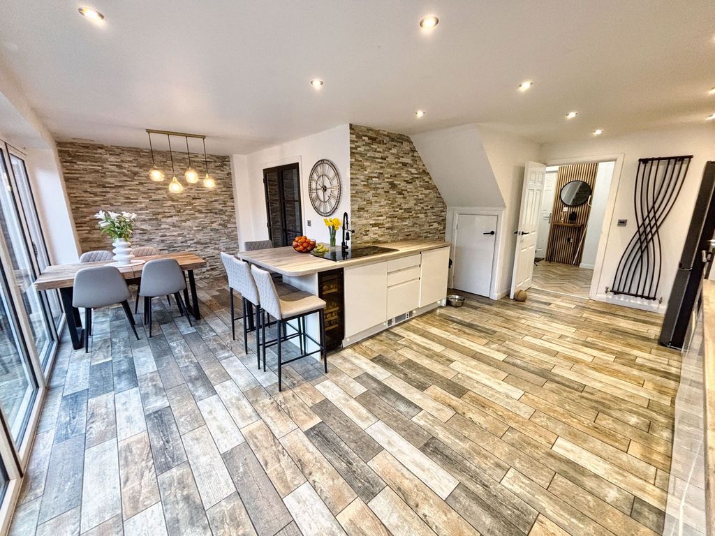 Property photo 3 of 26