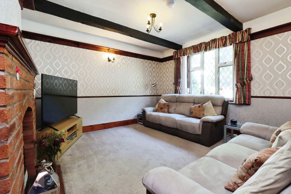 Property photo 2 of 17 Lounge