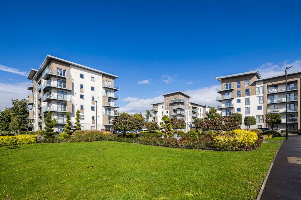 Property photo 2 of 20