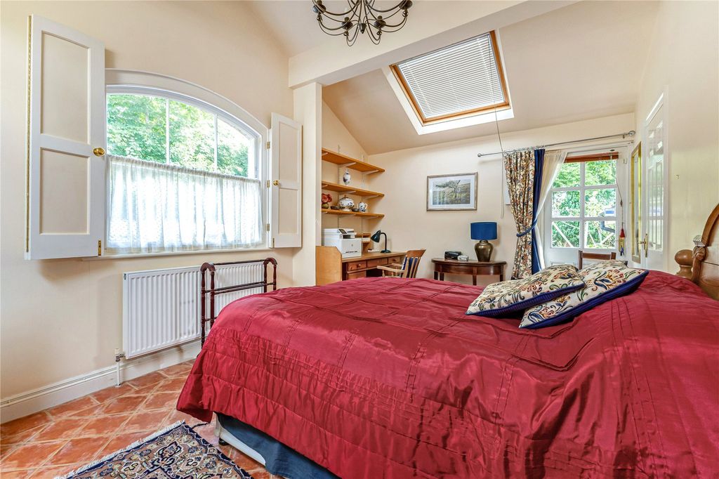 Property photo 2 of 8 Picture No. 10