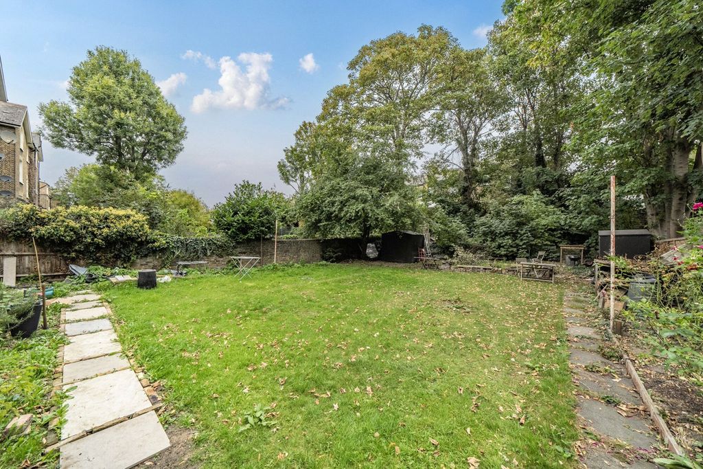 Property photo 3 of 13 Garden