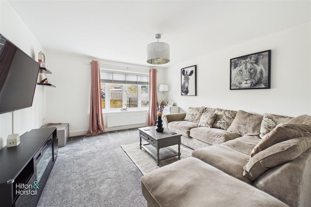 Property photo 2 of 17 Clitheroe Road