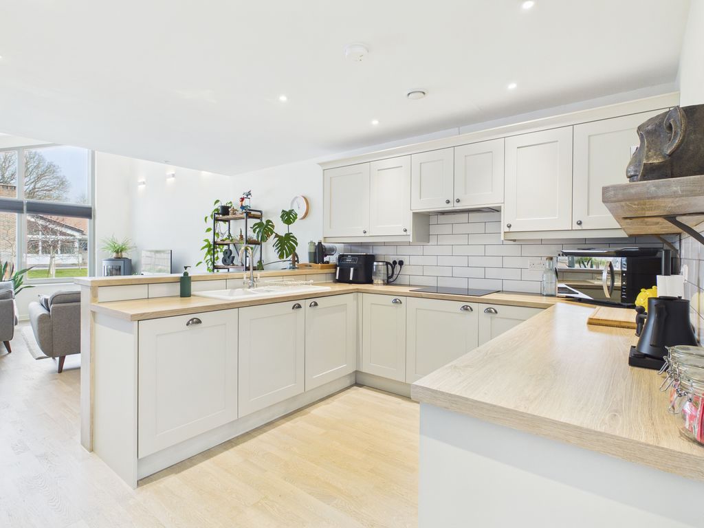 Property photo 3 of 14 Kitchen