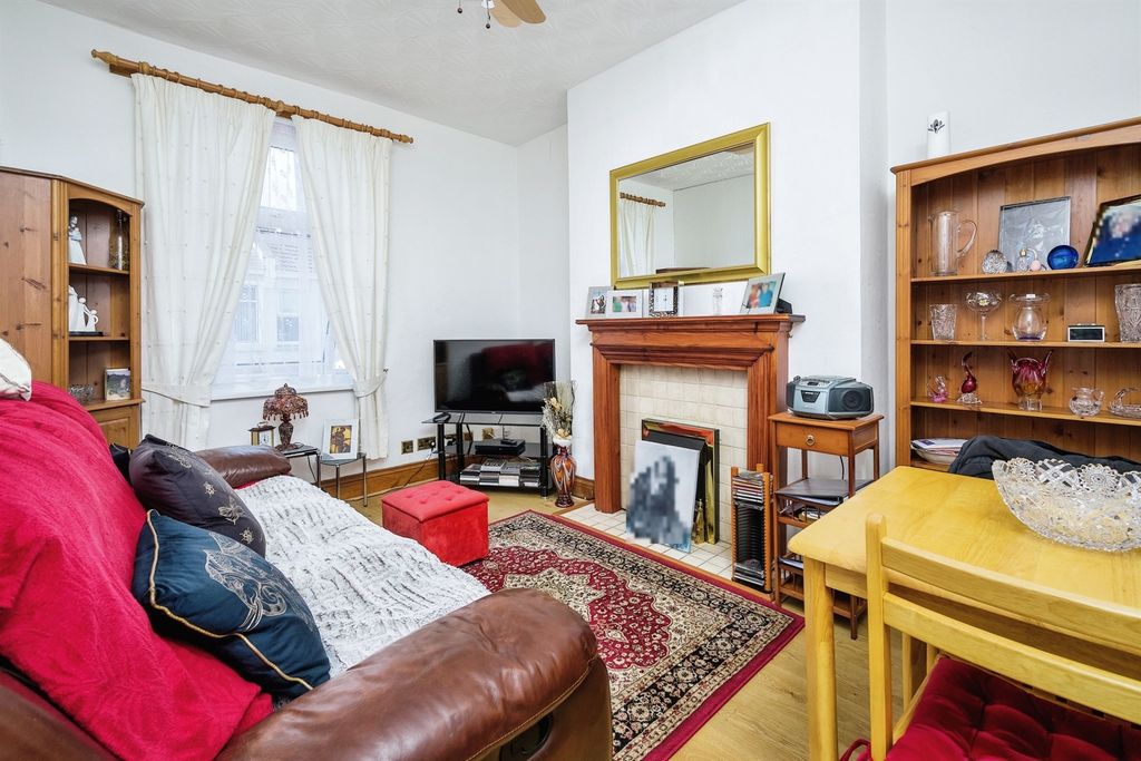 Property photo 2 of 12