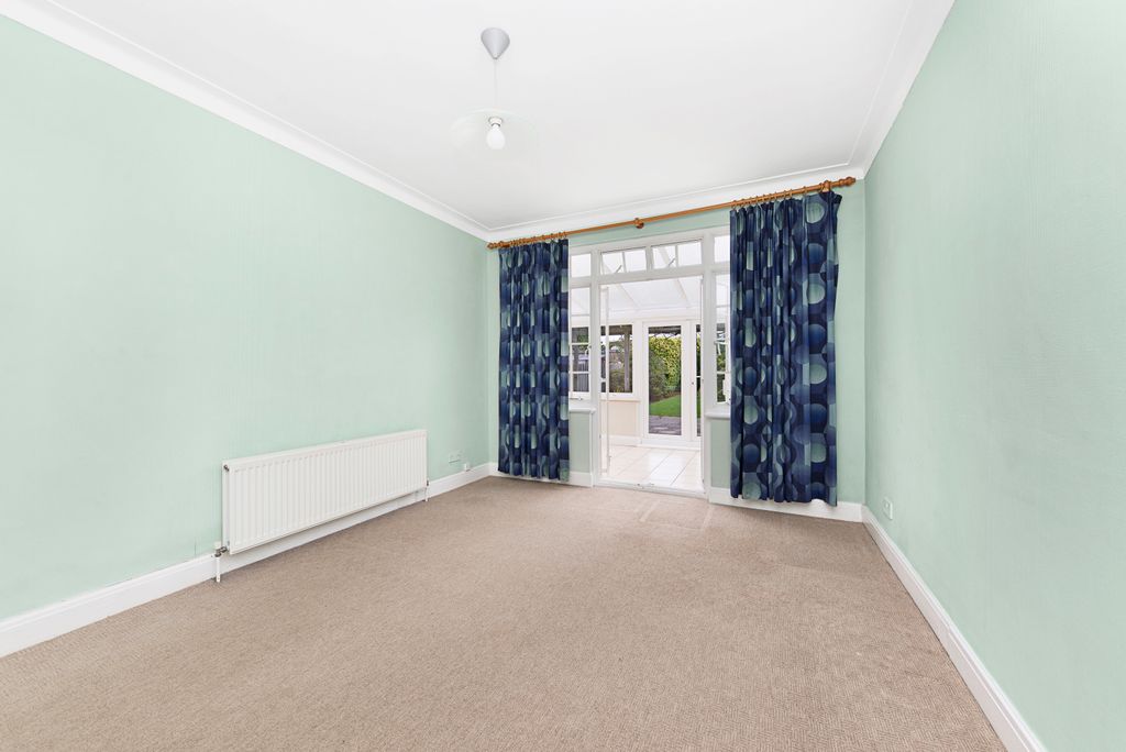 Property photo 3 of 10 169 Elm Walk - Dinin