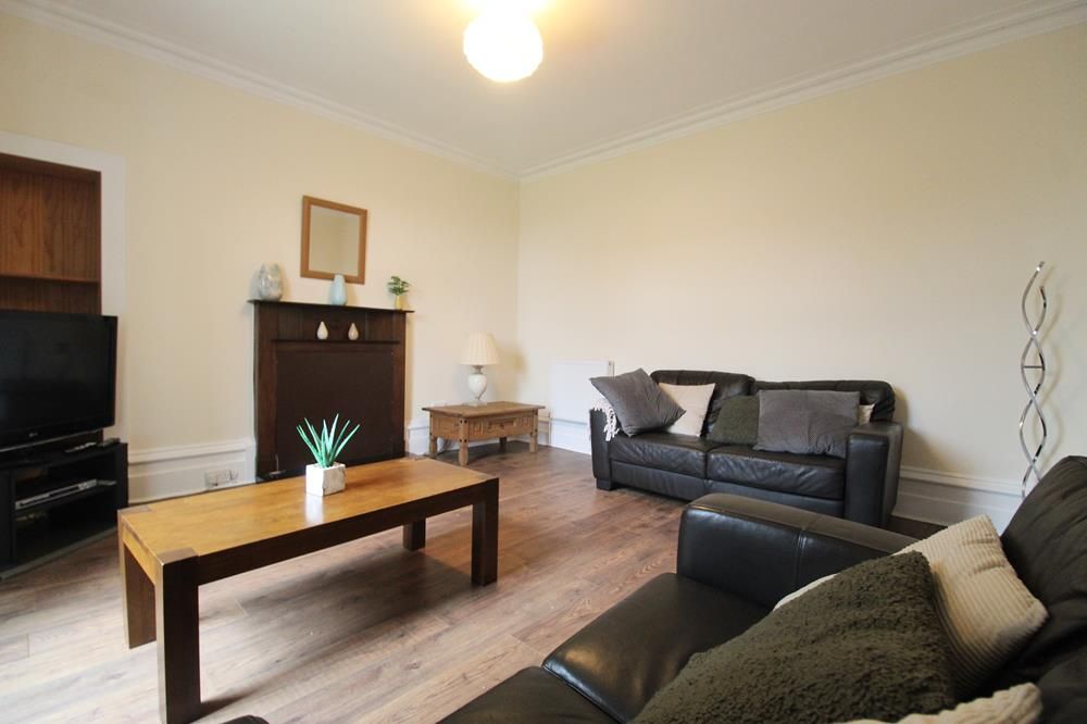 Property photo 2 of 12 Lounge
