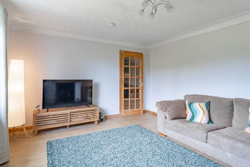 Property photo 3 of 33
