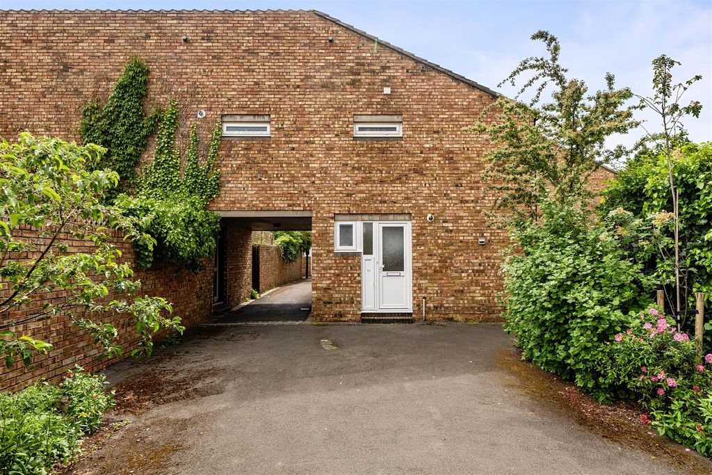 Property photo 1 of 12 1463337-2-6A05F12B6Bb01.Jpg