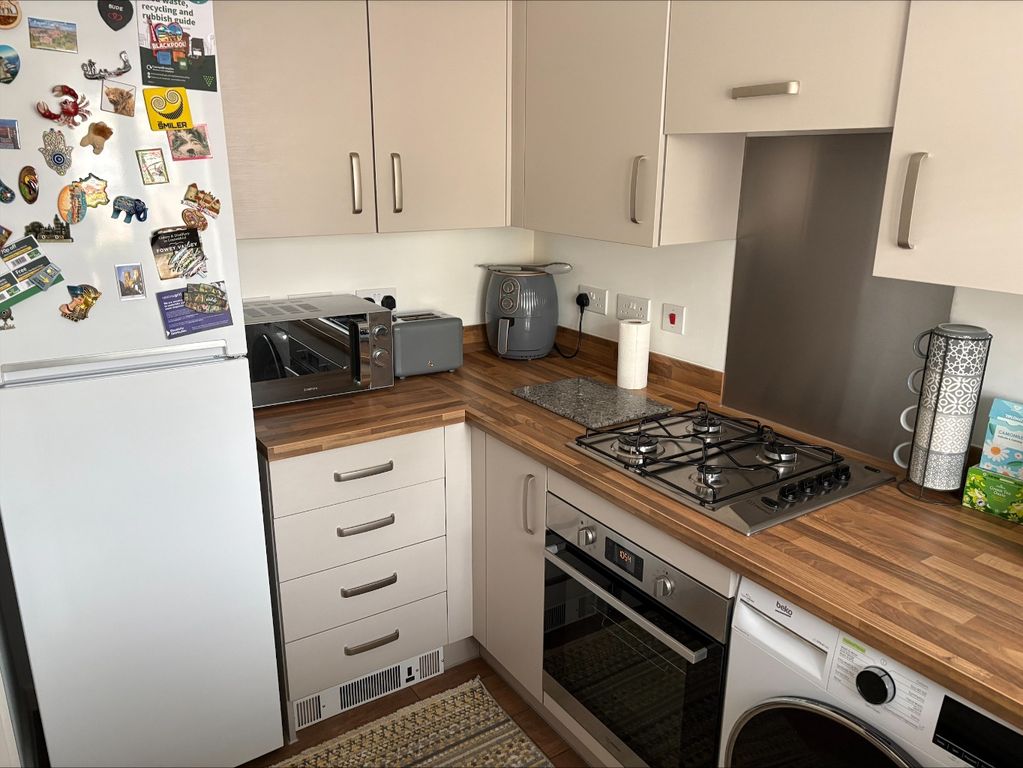 Property photo 3 of 12 5095382