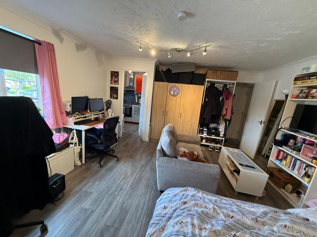 Property photo 3 of 6