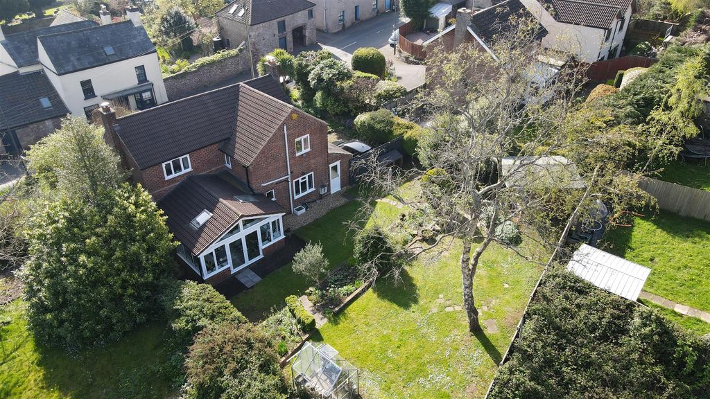Property photo 2 of 33