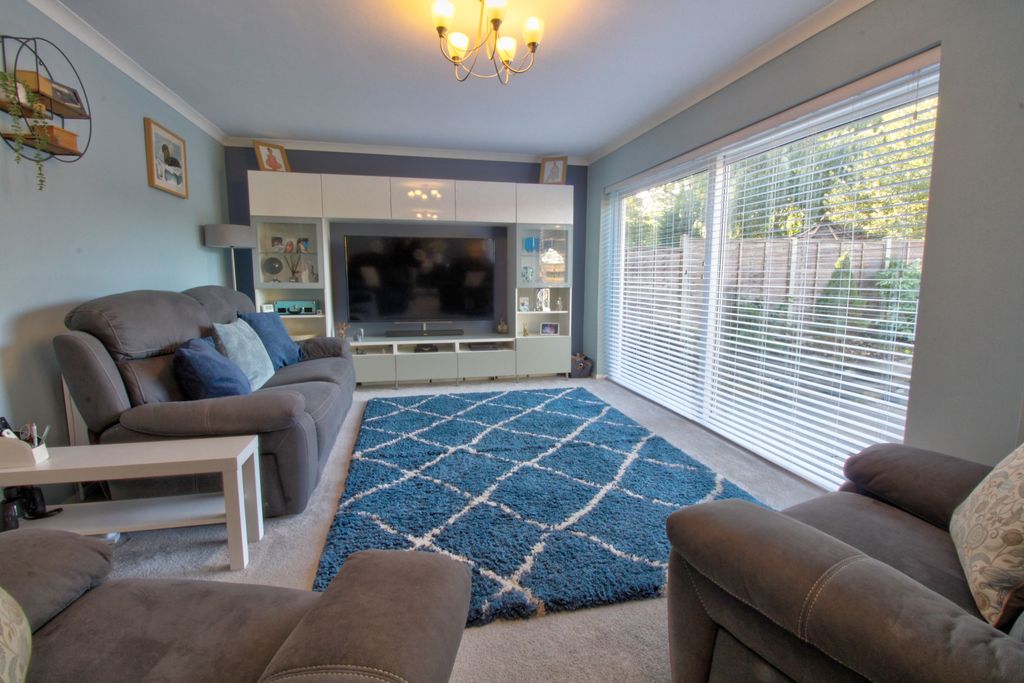 Property photo 2 of 20 Lounge