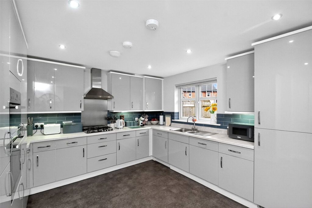 Property photo 3 of 28 Picture No. 13