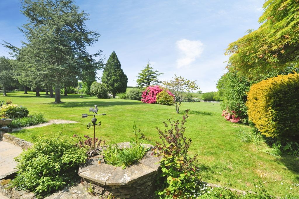 Property photo 3 of 28 Garden
