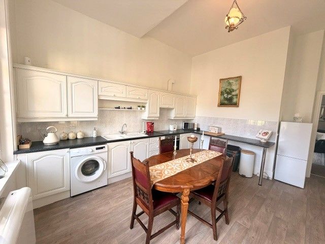 Property photo 3 of 11 Kitchen