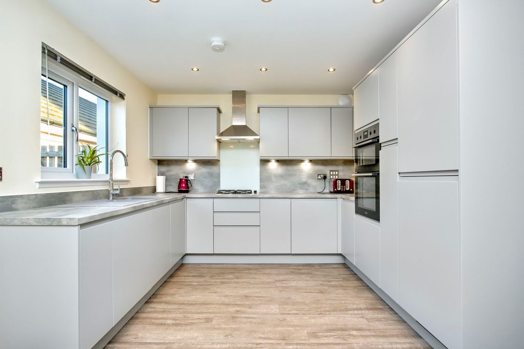 Property photo 3 of 16 Property Image 3