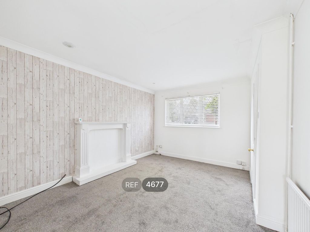 Property photo 3 of 17 Living Room