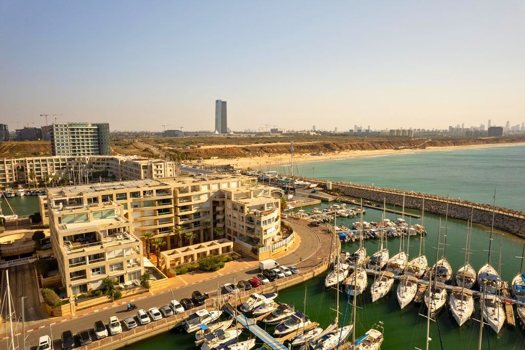 Property photo 3 of 21