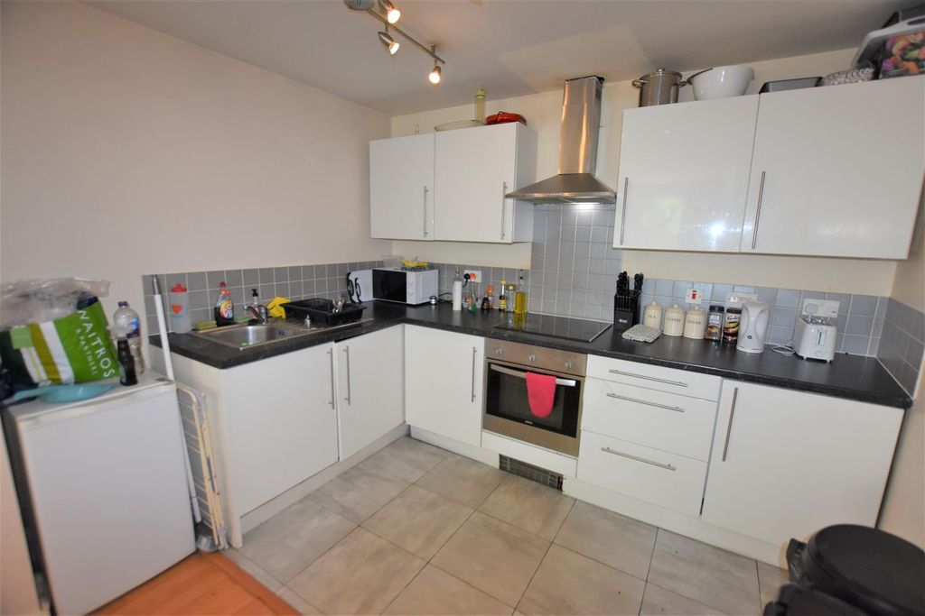 Property photo 3 of 8 Kitchen