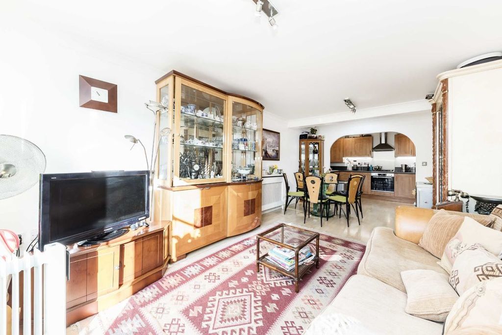 Property photo 2 of 6