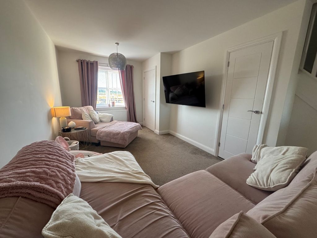 Property photo 3 of 11 3