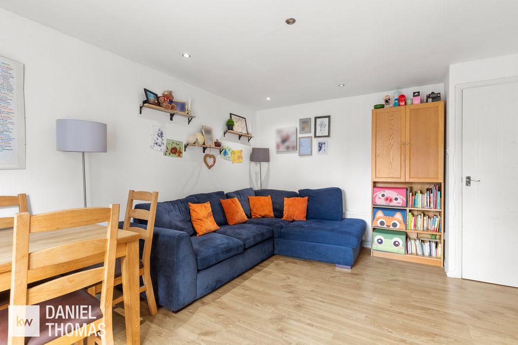 Property photo 3 of 18