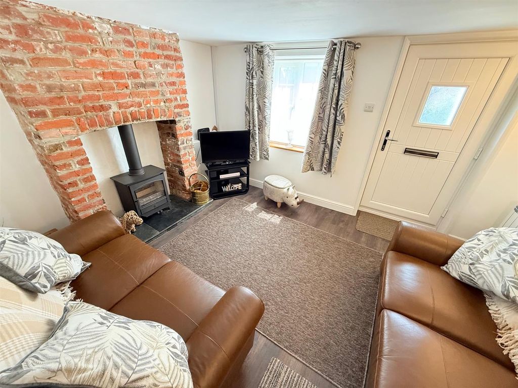 Property photo 2 of 16 Sitting Room