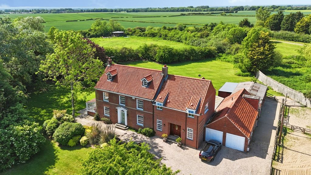 Property photo 1 of 26 4581411