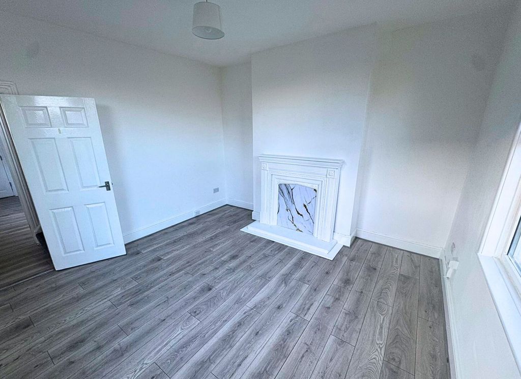 Property photo 3 of 11 Gallery