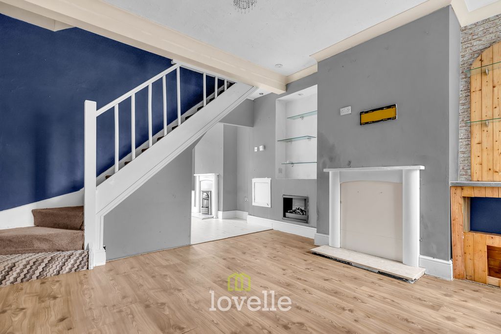 Property photo 2 of 18