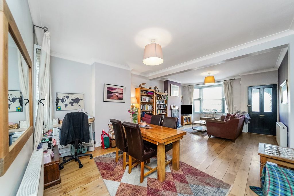 Property photo 3 of 14