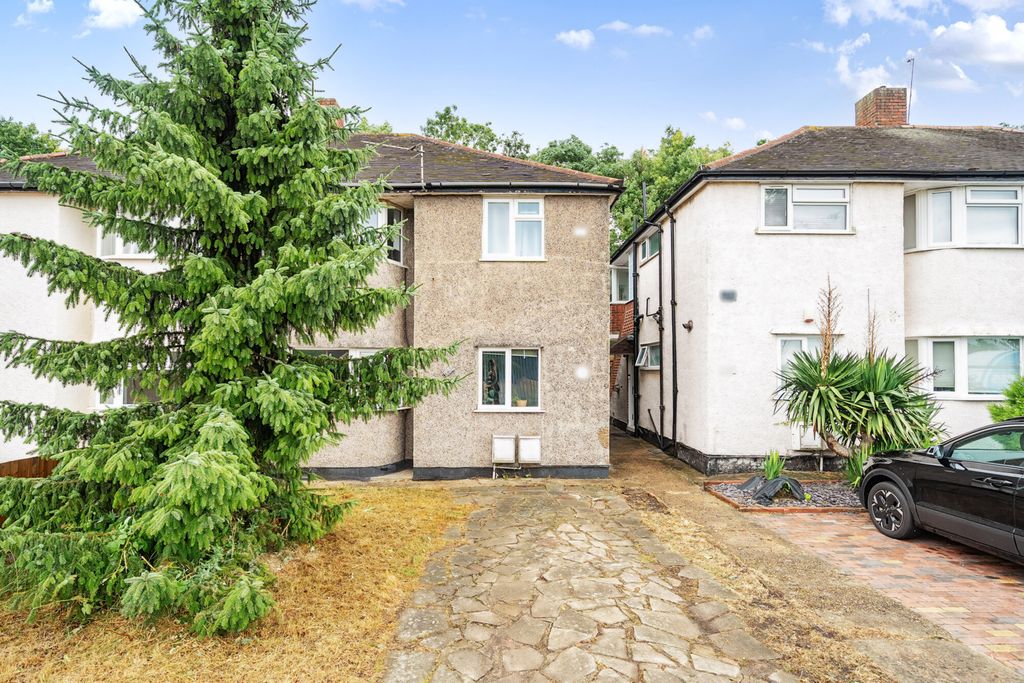 Property photo 1 of 17 External