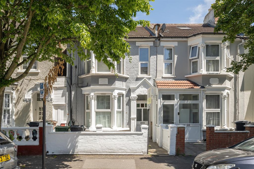 Property photo 1 of 15 Whitney Road, E10