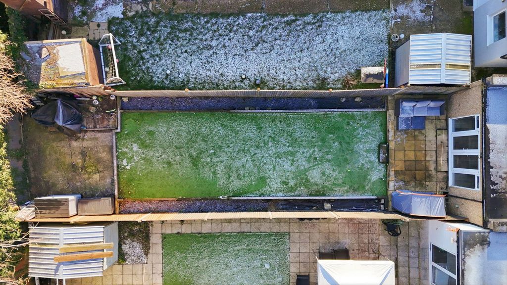 Property photo 2 of 25